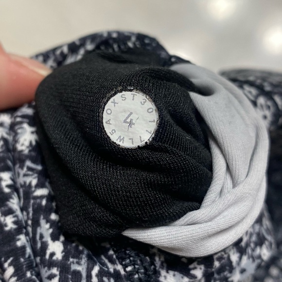 lululemon | size 4 Wunder Under HR 7/8 Tight in Daisy Dust Alpine White Black - Picture 7 of 8